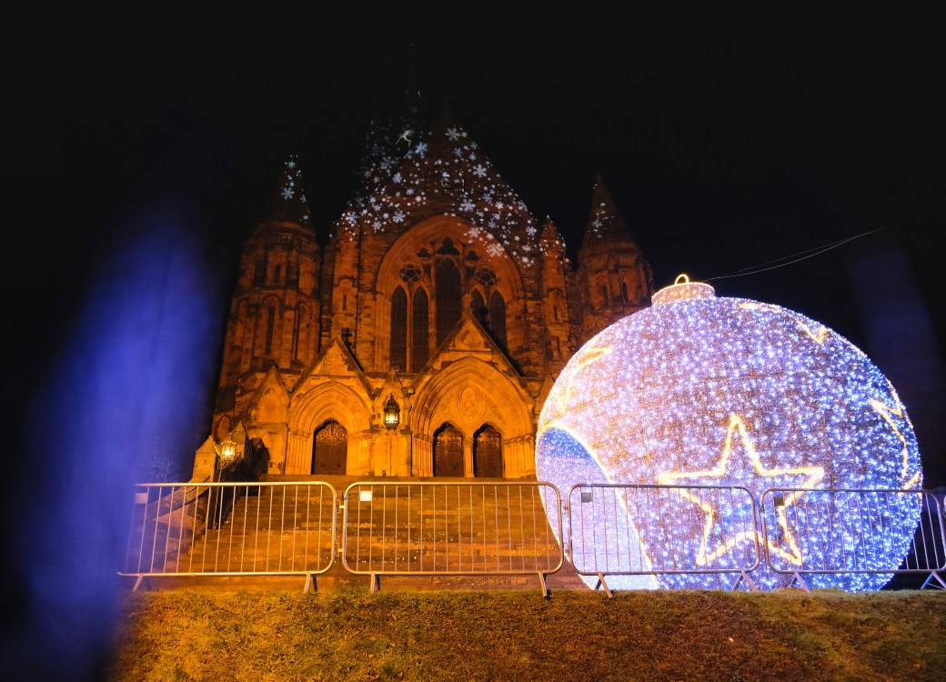 Paisley at Christmas, Coats Memorial Church