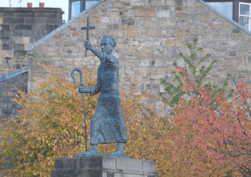 St Mirin (Mirren) statue, Paisley.jpg
